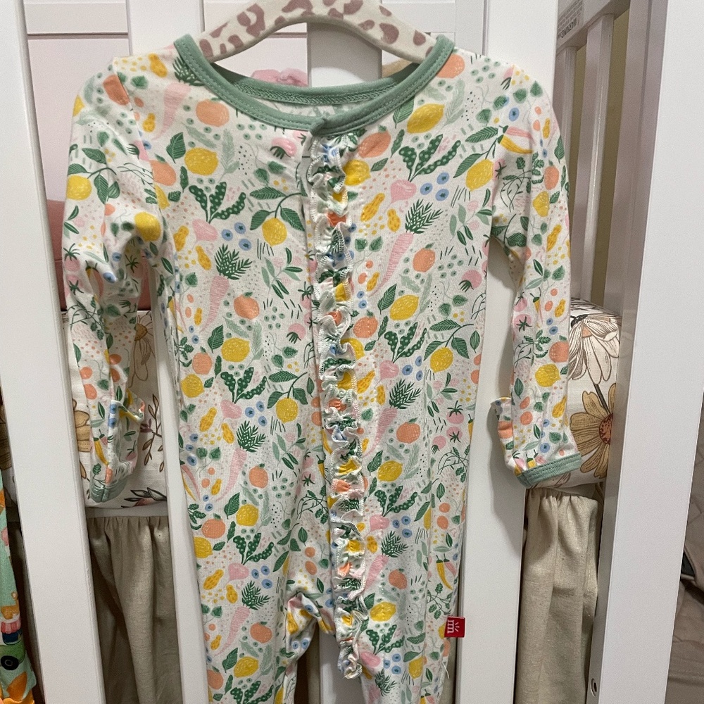 Magnetic Me Modal Sleeper